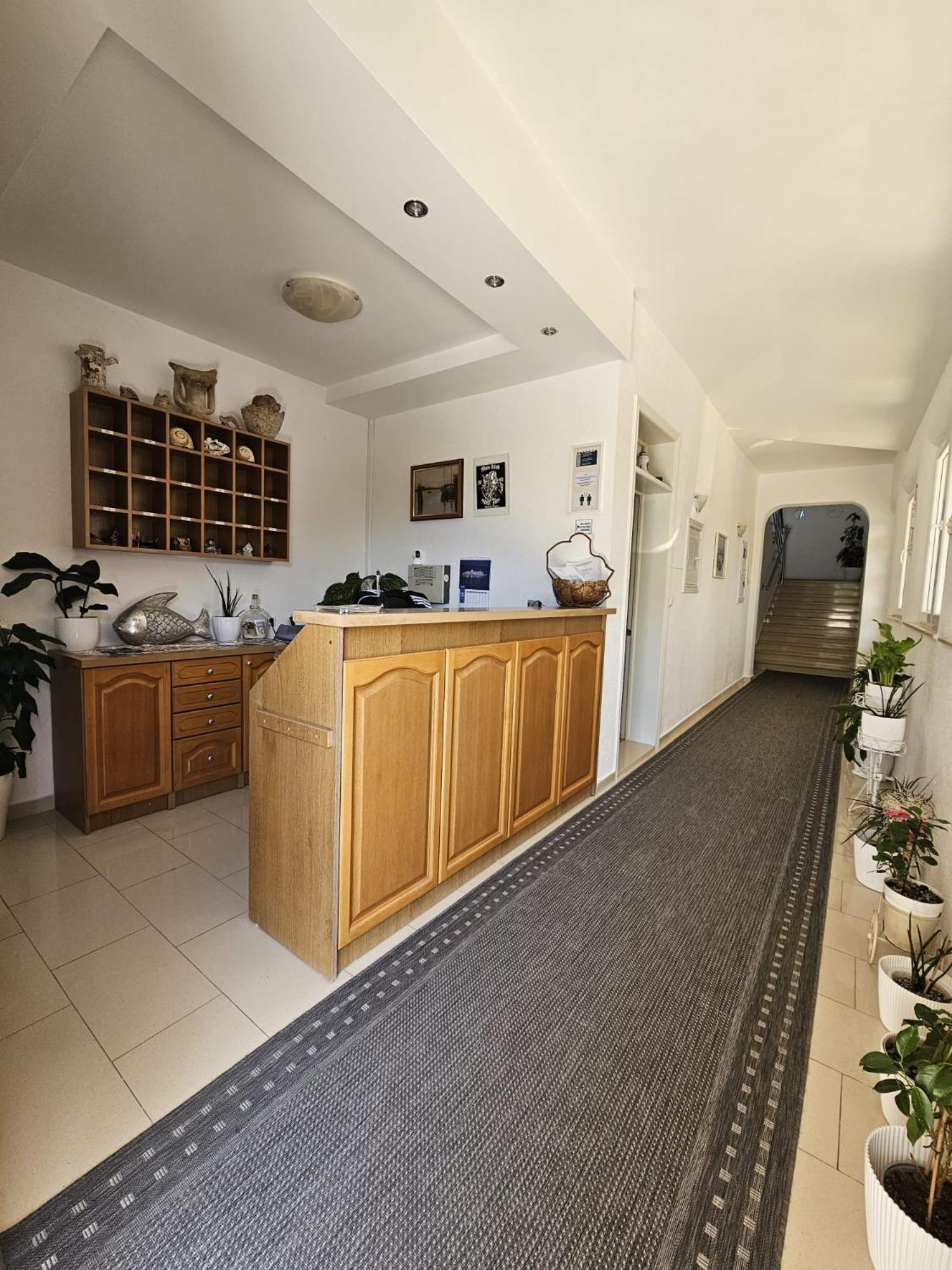 Pansion Komfor Moca Makarska Esterno foto